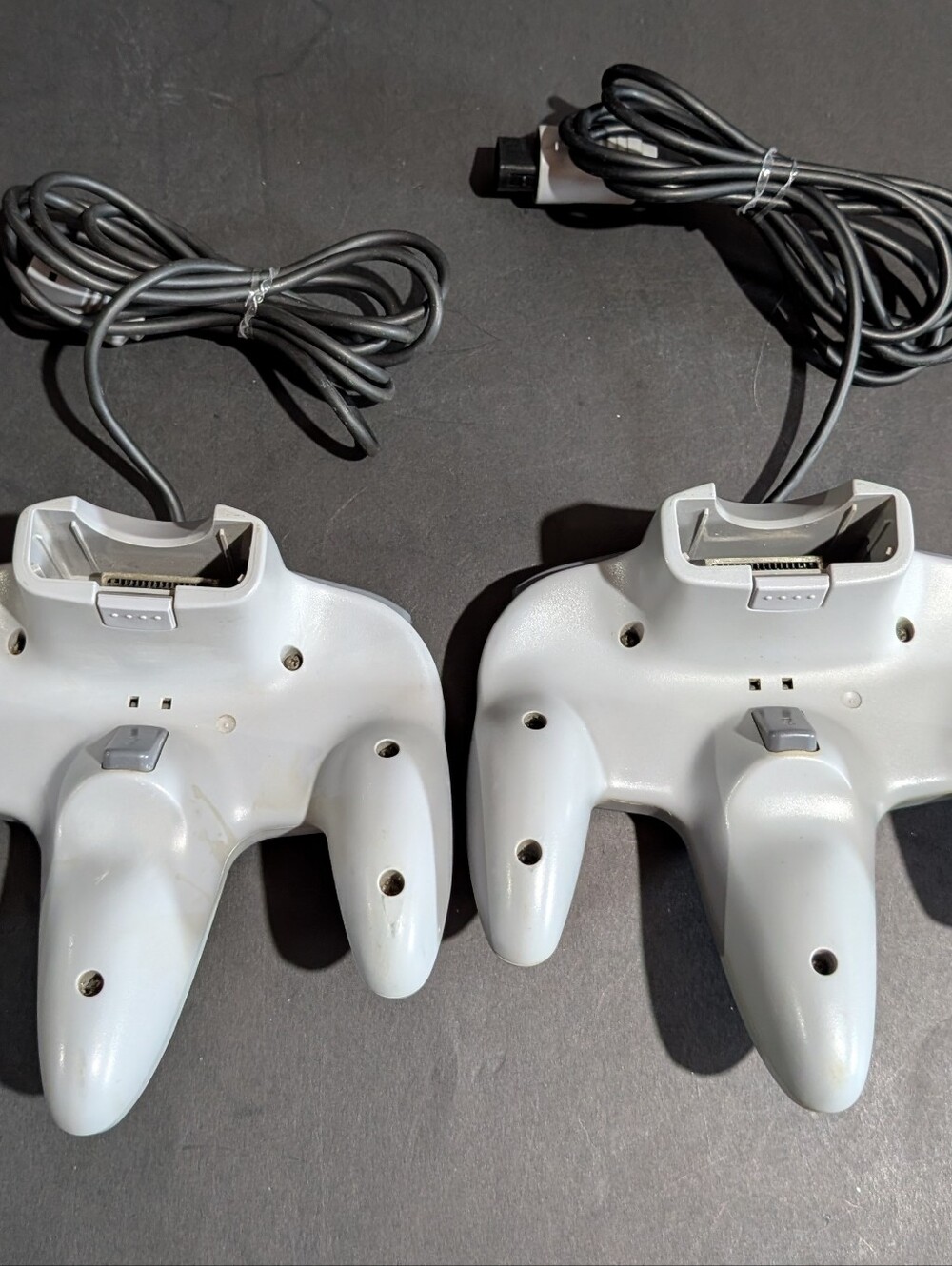 Lot Of 2 N64 Video Game Controllers Gray Tested And Works Nintendo NUS-005 - Picture 7 of 12